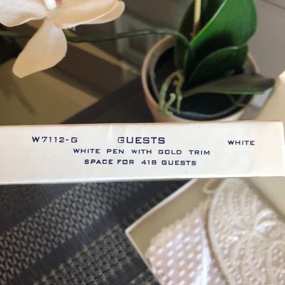 Vintage Wedding book with white pearl clutch - Picture 4 of 4